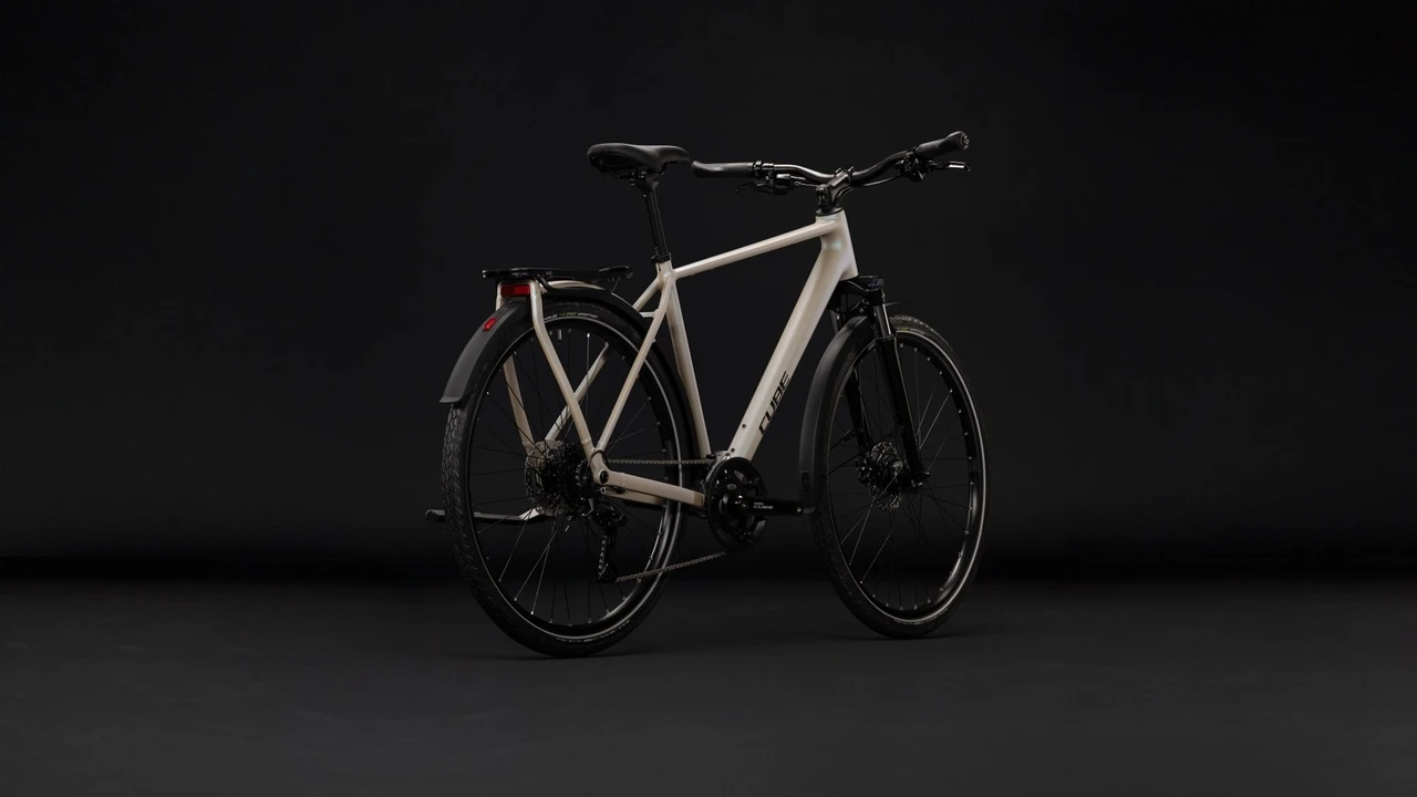 Cube kathmandu one heren zilver mat cube fietsen achterkant
