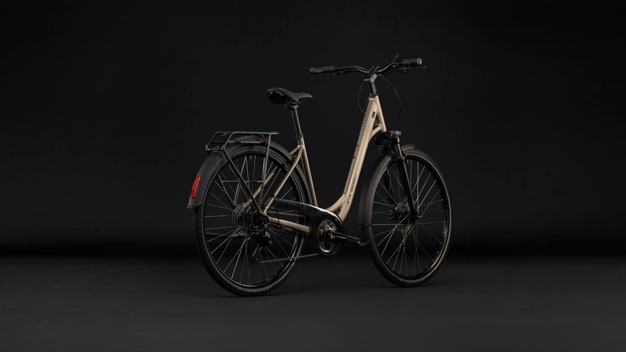 Cube touring one lage instap chroom cube touring fietsen achterkant