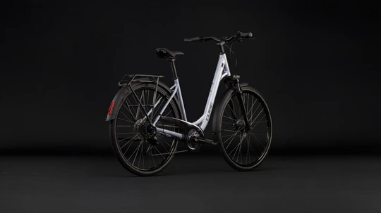 Cube touring one lage instap zilver blauw mat cube touring fietsen achterkant