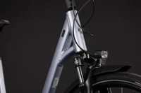 Cube touring one lage instap zilver blauw mat cube touring fietsen detail