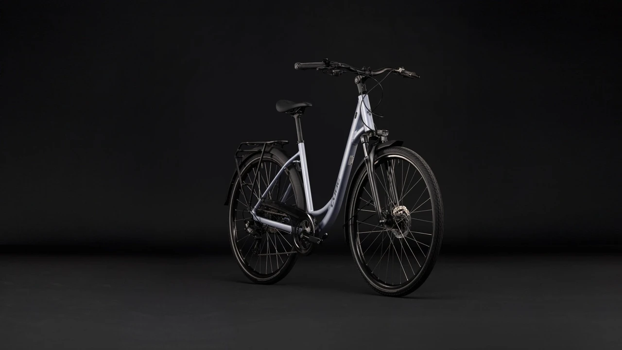 Cube touring one lage instap zilver blauw mat cube touring fietsen voorkant