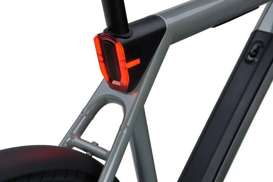 Raleigh one 2026 heren grijs raleigh elektrische stadsfiets achterlicht