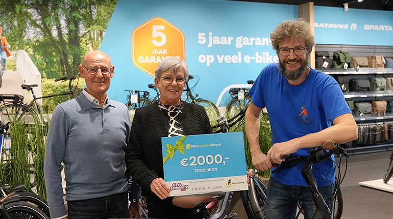 Truus Rijckx uit Heel wint e-bike met haar deelname aan enquête Fietsgemeente 2024