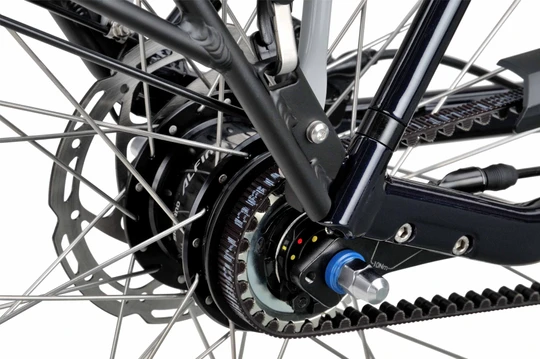 Batavus finez exclusive 2022 lage instap donkerblauw stadsfietsen beltdrive