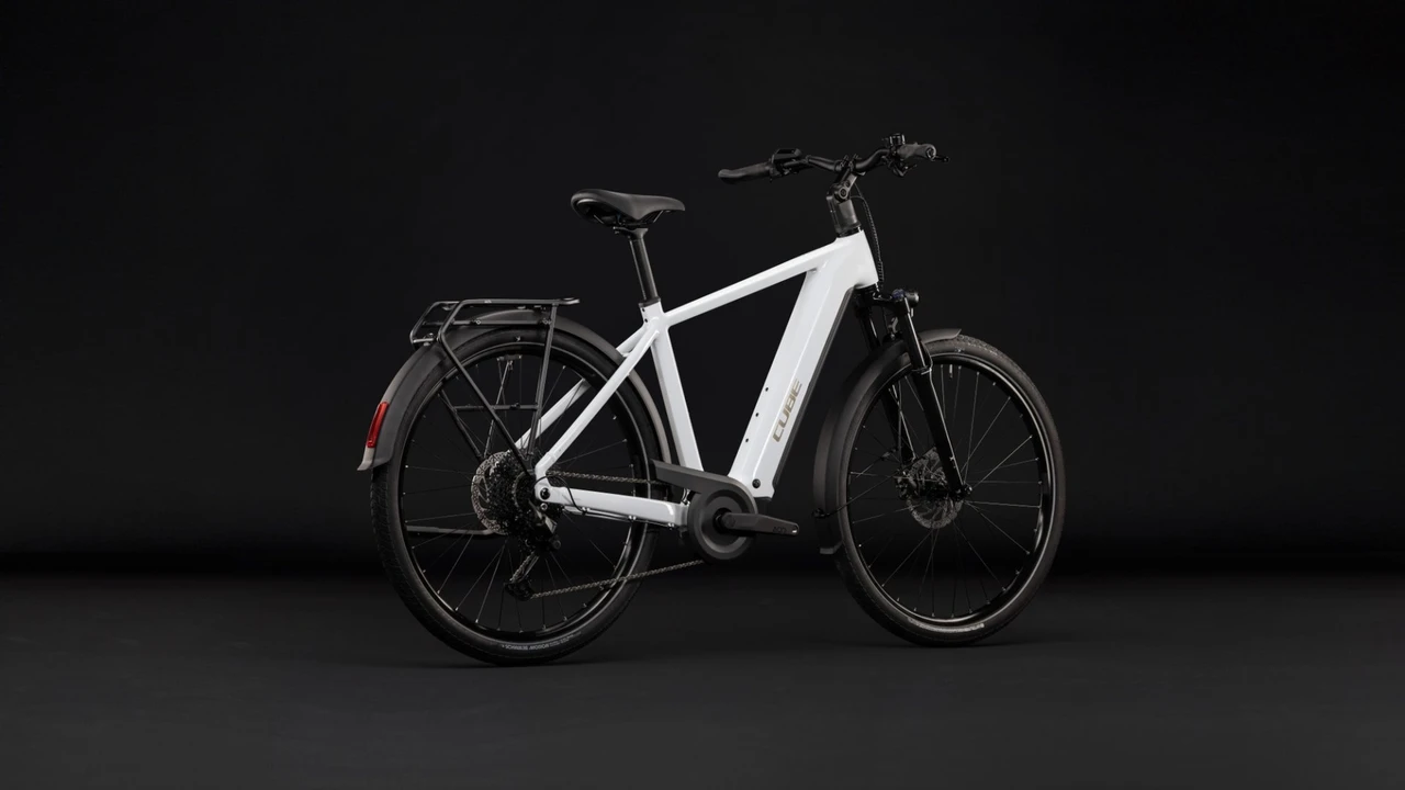 Cube touring hybrid one 600 heren wit cube elektrische hybride fietsen achterkant