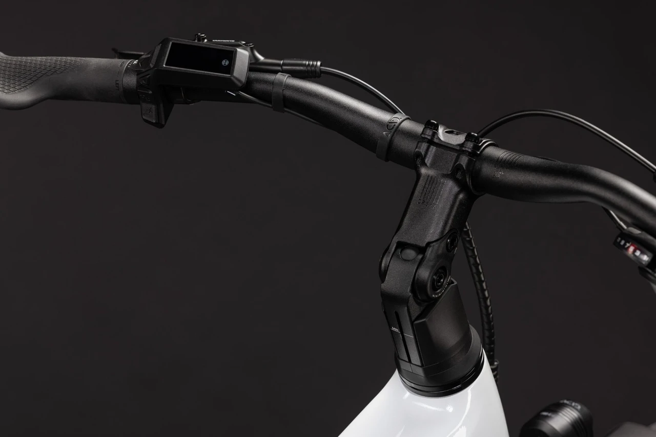Cube touring hybrid one 600 heren wit cube elektrische hybride fietsen stuur