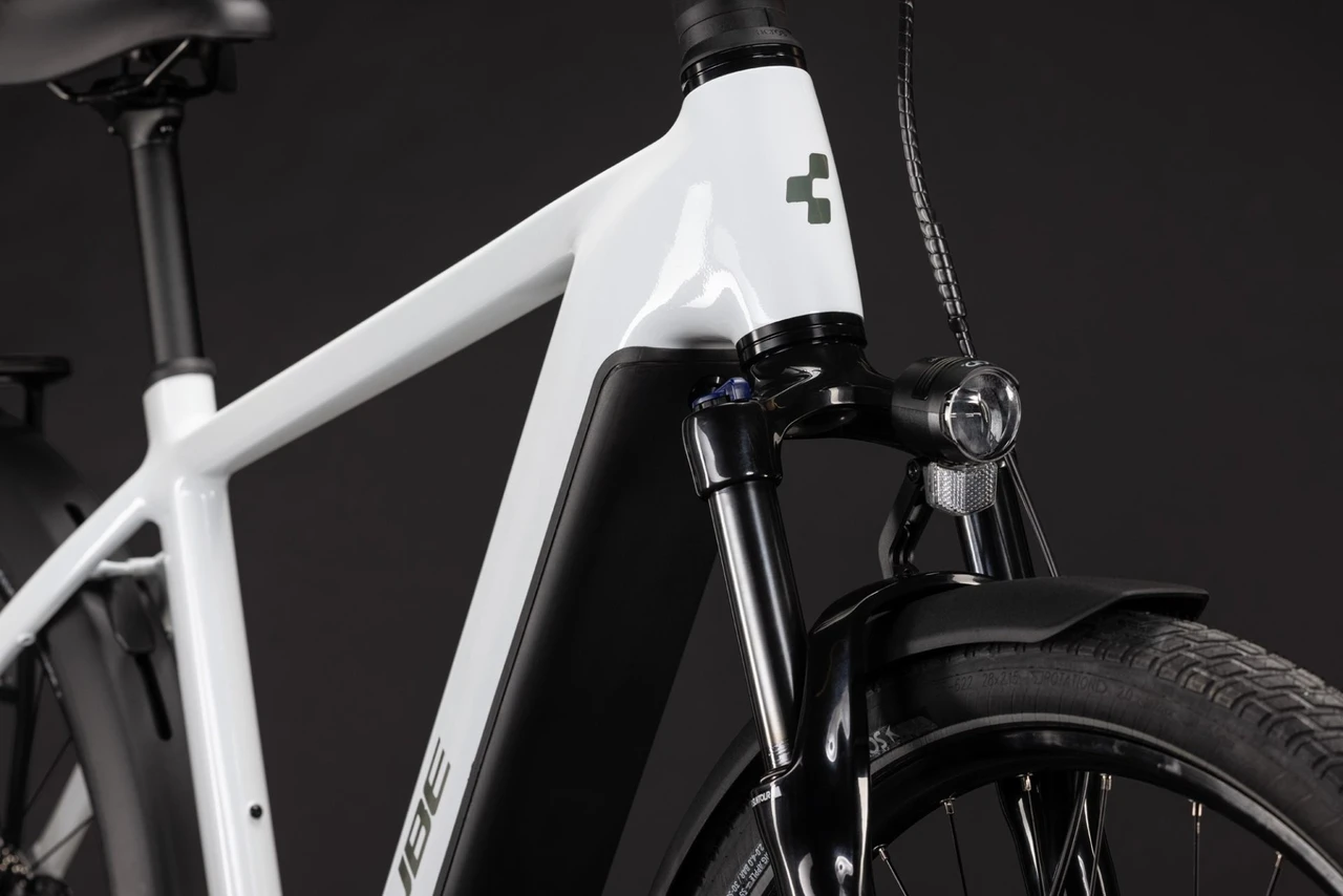 Cube touring hybrid one 600 heren wit cube elektrische hybride fietsen voorkant