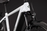 Cube touring hybrid one 600 heren wit cube elektrische hybride fietsen voorkant