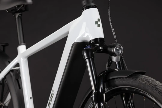 Cube touring hybrid one 600 heren wit cube elektrische hybride fietsen voorkant