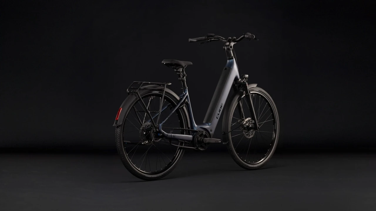 Cube supreme hybrid deluxe one 2027 dames blauw mat cube elektrischefietsen achterkant