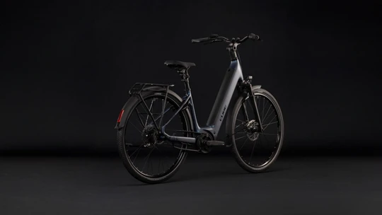 Cube supreme hybrid deluxe one 2027 dames blauw mat cube elektrischefietsen achterkant