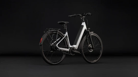 Cube supreme hybrid deluxe pro 2027 dames zilver mat cube elektrischefietsen achterkant
