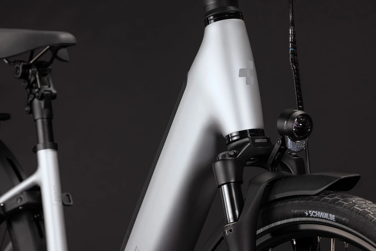 Cube supreme hybrid deluxe pro 2027 dames zilver mat cube elektrischefietsen detail