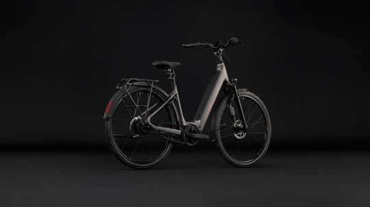 Cube supreme hybrid deluxe slx 2027 dames bruin mat cube elektrischefietsen achterkant