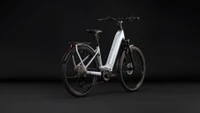 Cube kathmandu hybrid one 800 2027 dames zilver mat cube elektrische fietsen achterkant