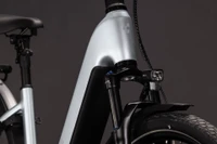 Cube kathmandu hybrid one 800 2027 dames zilver mat cube elektrische fietsen koplamp