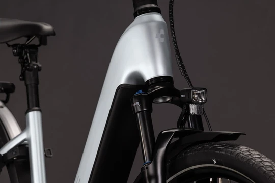 Cube kathmandu hybrid one 800 2027 dames zilver mat cube elektrische fietsen koplamp
