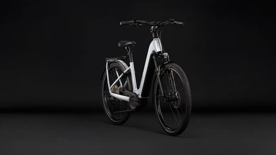 Cube kathmandu hybrid one 800 2027 dames zilver mat cube elektrische fietsen voorkant