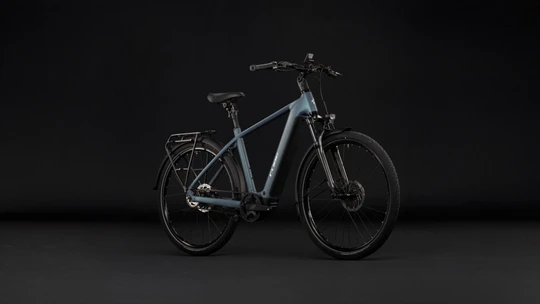 Cube touring hybrid deluxe slx800 2027 heren groen blauw mat cube elektrische stadsfietsen voorkant