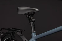 Cube touring hybrid deluxe slx800 2027 heren groen blauw mat cube elektrische stadsfietsen zadel
