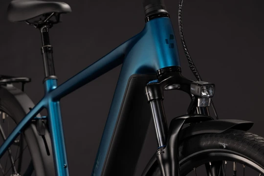 Cube touring hybrid pro 800 heren blauw mat cube elektrische hybrride fietsen verende voorvork