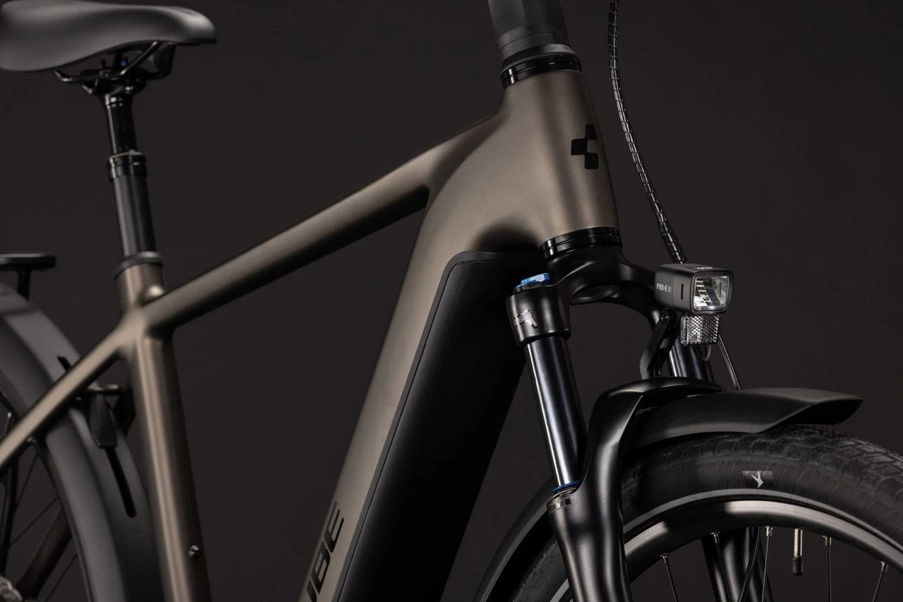 Cube touring hybrid pro 800 heren bruin mat cube elektrische hybrride fietsen voorkant