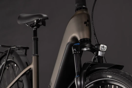 Cube touring hybrid pro 800 dames bruin mat cube elektrische hybrride fietsen koplamp