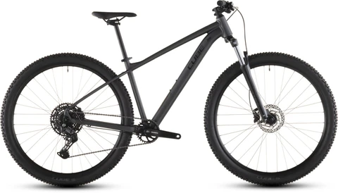 Cube aim pro 2026 heren zwart cube mountainbikes zijkant