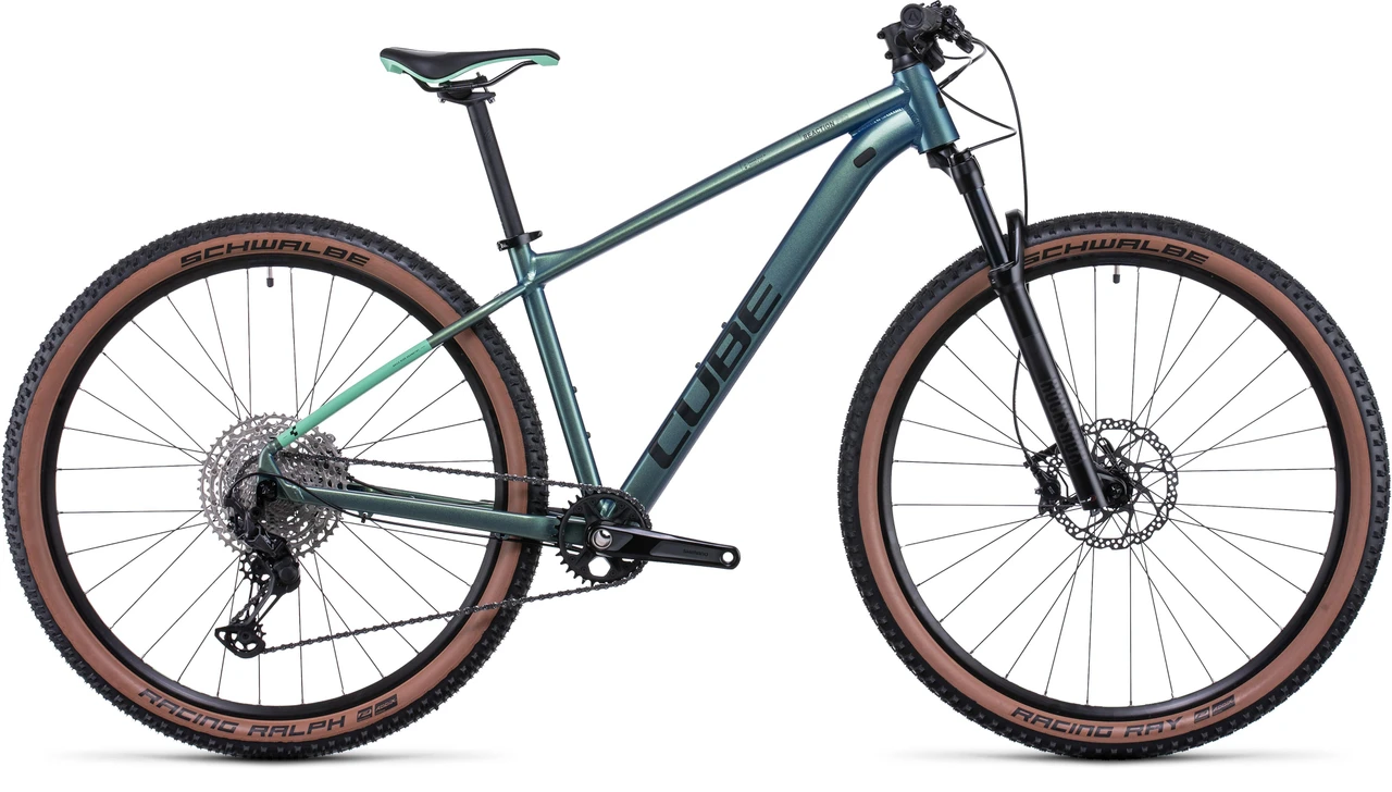 Cube reaction pro 2022 heren groen cube mountainbikes zijkant