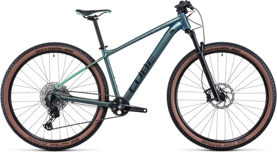 Cube reaction pro 2022 heren groen cube mountainbikes zijkant